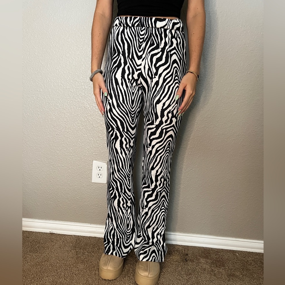 Flare zebra print pants// Shein// size 4